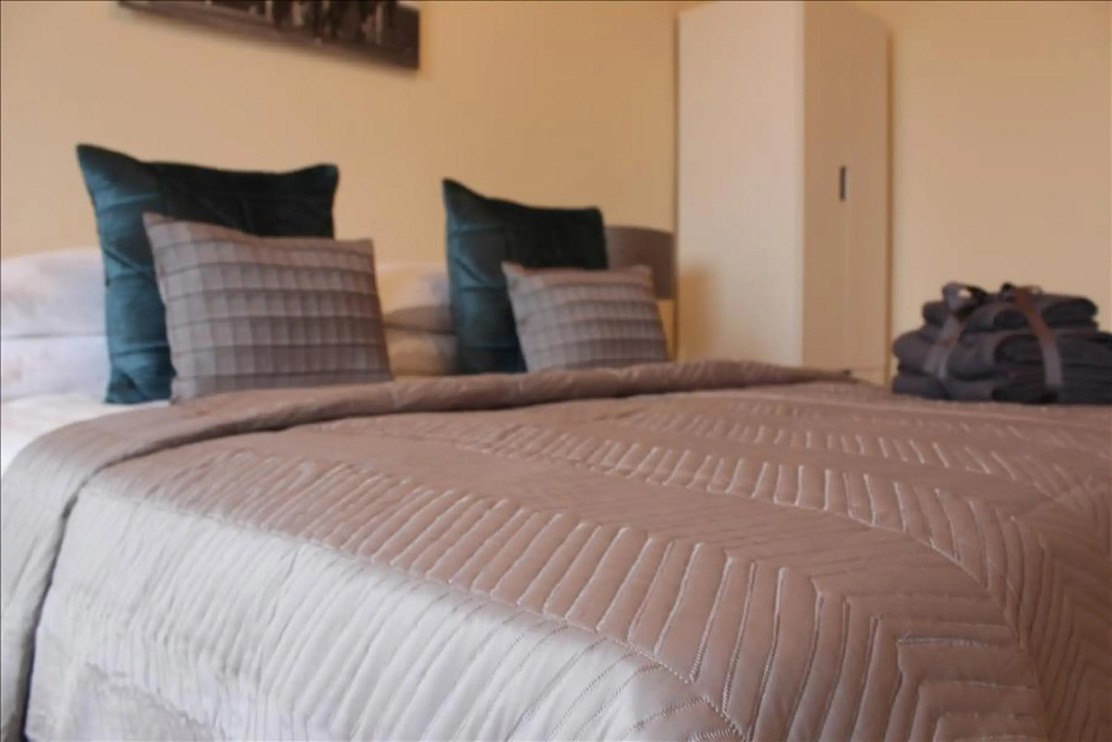 The Maelor - Berwyn House - Central Wrexham - Sleeps Up To 6