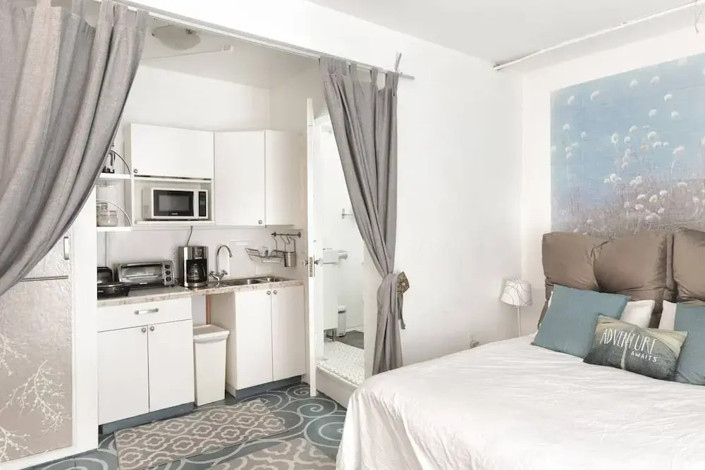 @ Poetic French Style Cottage @venice Beach Studio Bedroom Apts