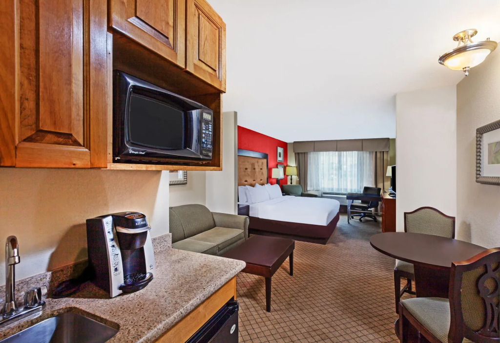 Holiday Inn Express & Suites Lafayette South by IHG