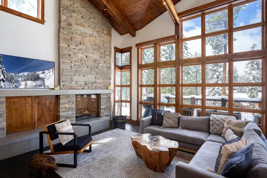 Luxury 4BD True Ski-In/Ski-Out Mid-Mountain Residence - Trailside Northstar