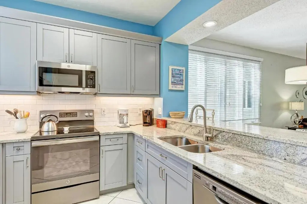 Longboat Key Cedars Beach House-pet Friendly-2 Minute To The Beach