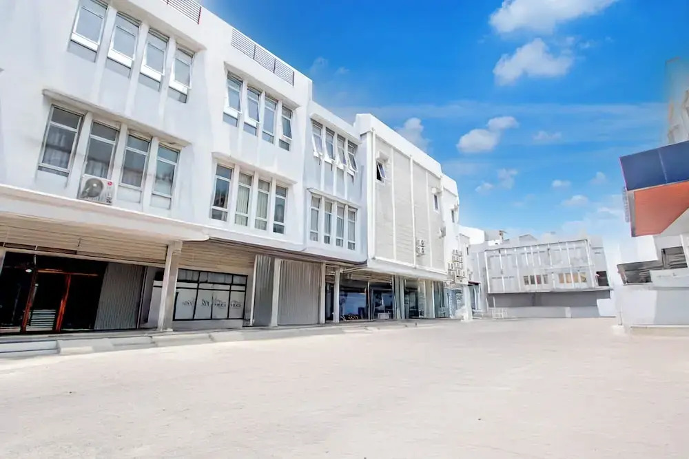 OYO 94512 Mega Inn Guest House