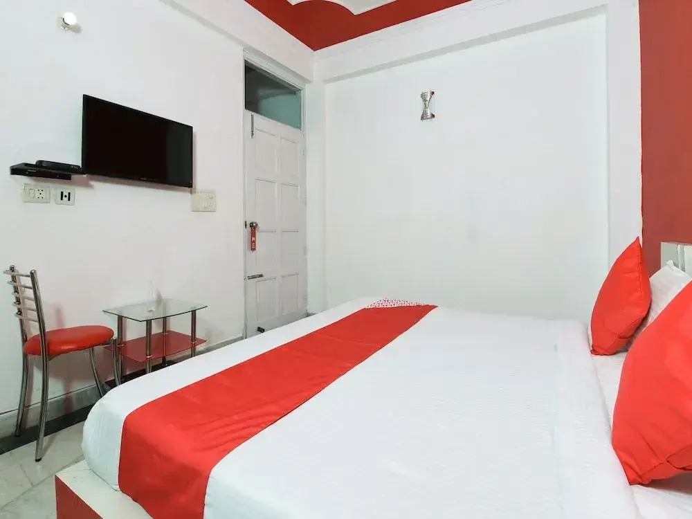 OYO 16687 Hotel Crystal Leaf