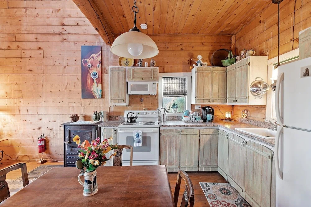 Mighty Oak Log Cabin 2 Bedroom Cabin by RedAwning