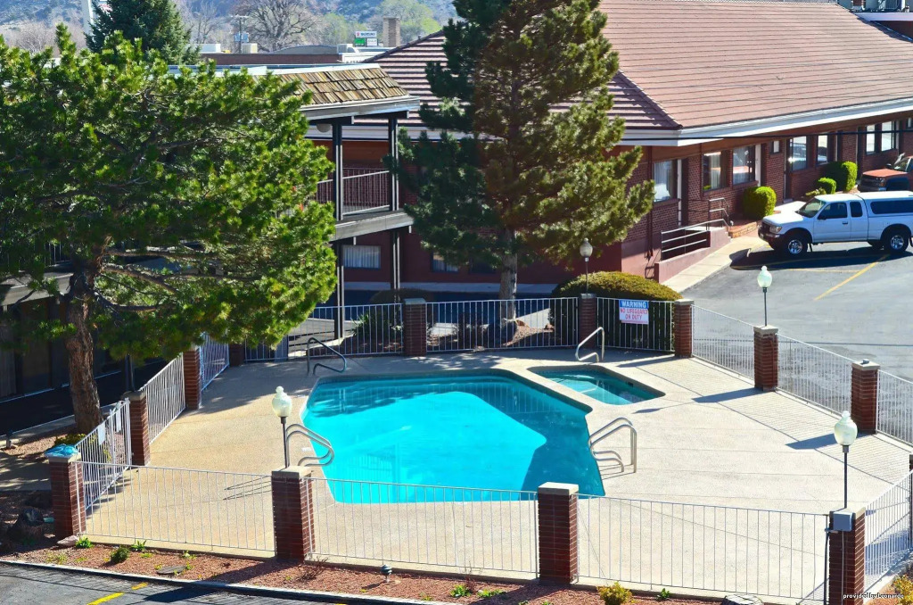 Best Western El Rey Inn Suites