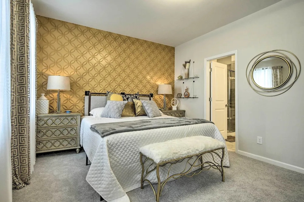 Sleek Durham Townhome Near Dtwn w/ Balcony!