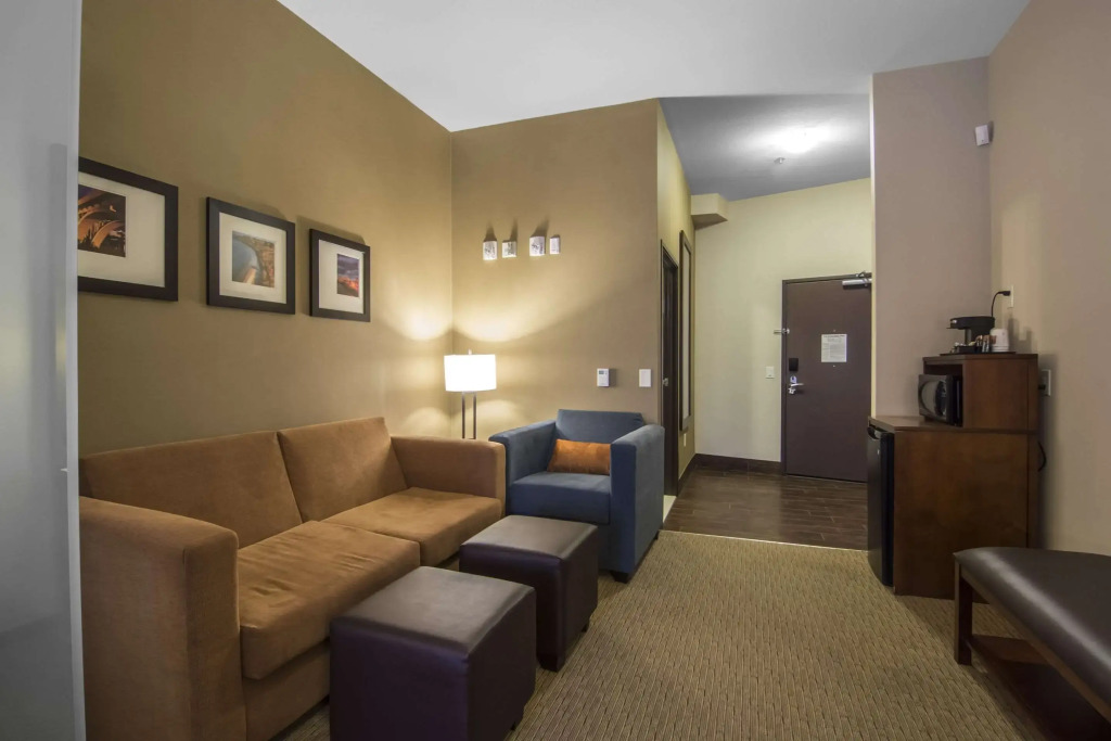 Comfort Suites
