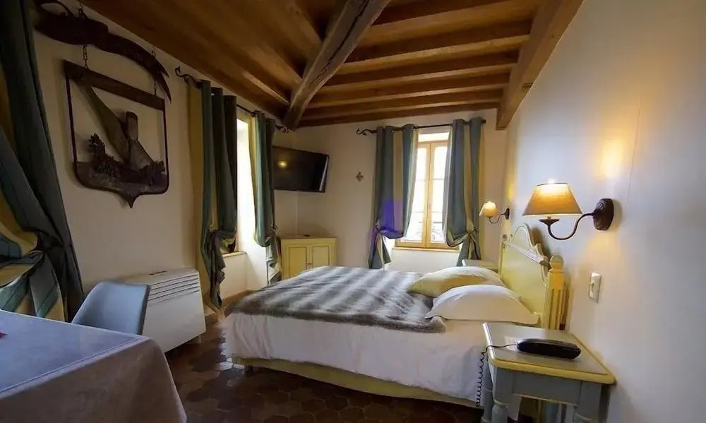 Hostellerie de la Tour dAuxois
