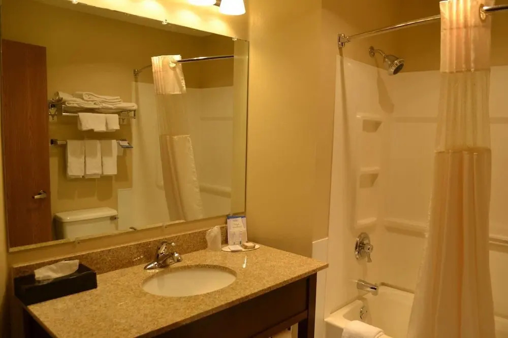 Baymont by Wyndham Mequon Milwaukee Area