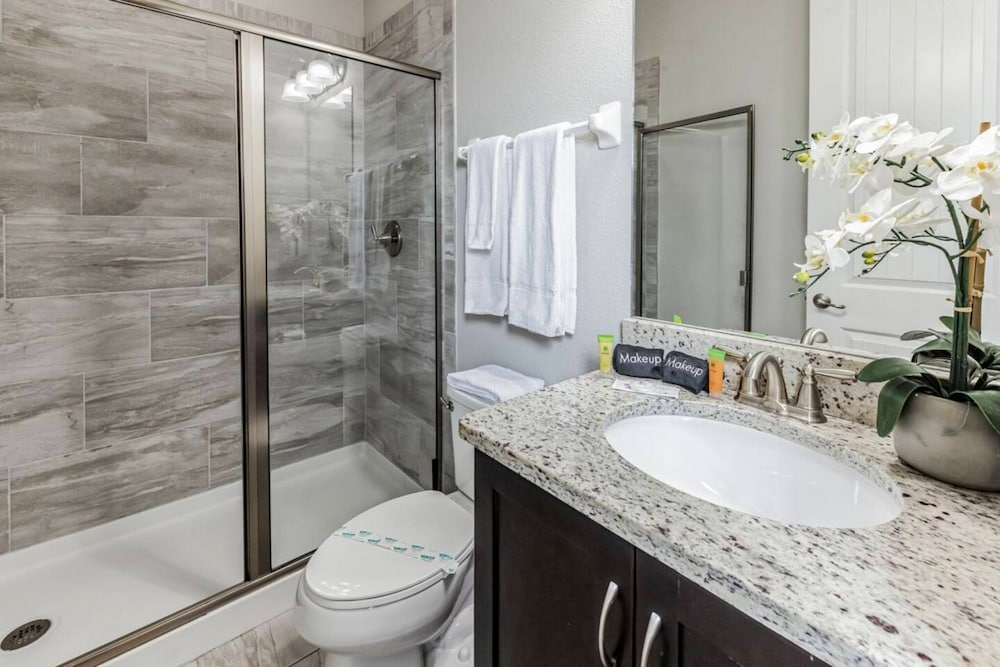 Near Theme Parks, fun Filled Home With Harry Potter Bedroom, & Private Pool