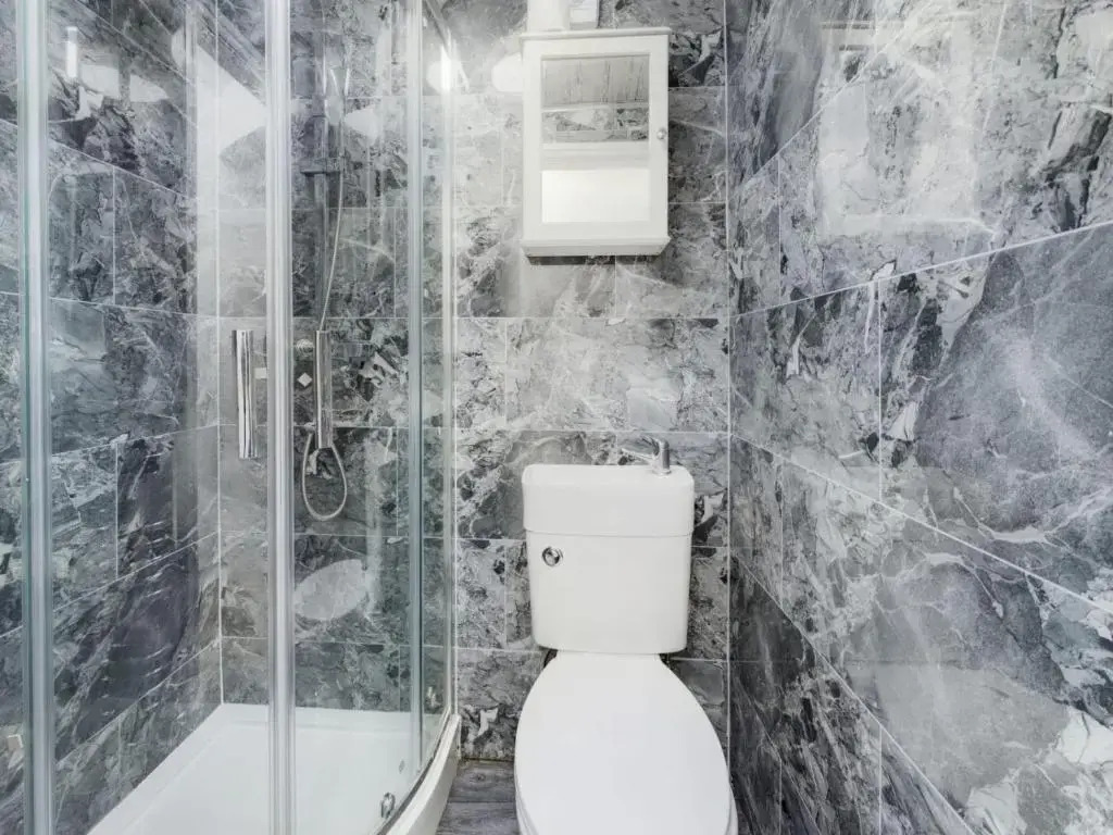Stunning 4-bed House Fully Refurbished Modern