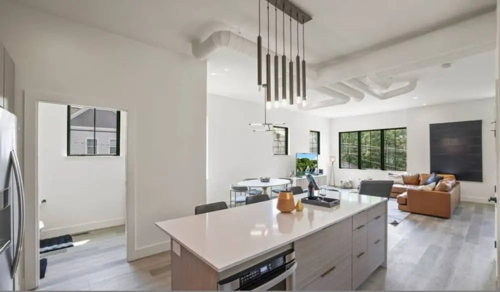 Work Of Art -3 Bedroom Elegant Townhome-columbus