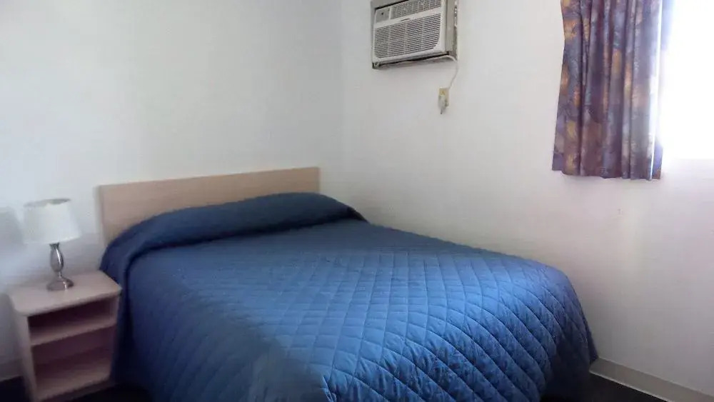 Golden Rail Motel