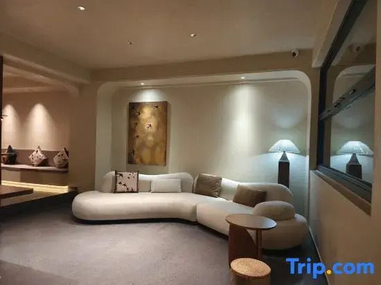 Mile Midhill Villa