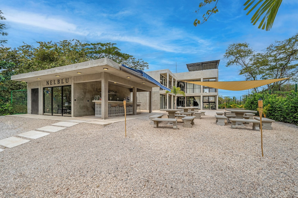 Nelblu Flamingo Suites