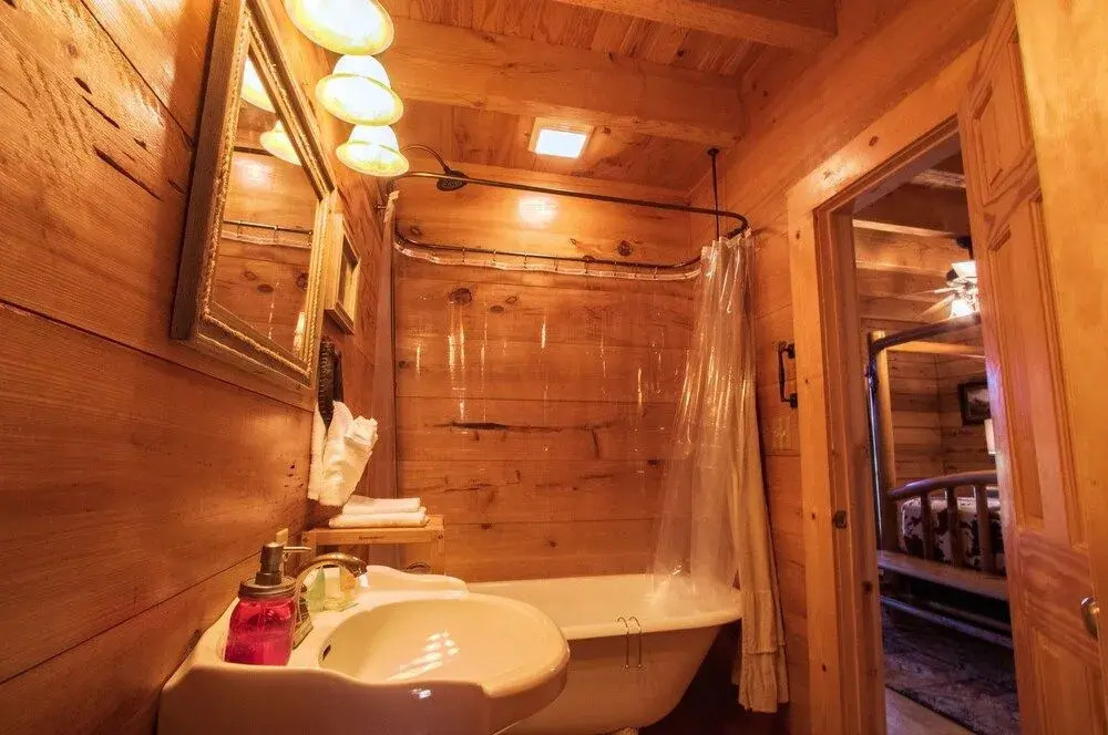 The Lazy K 3 Bedroom Cabin by RedAwning
