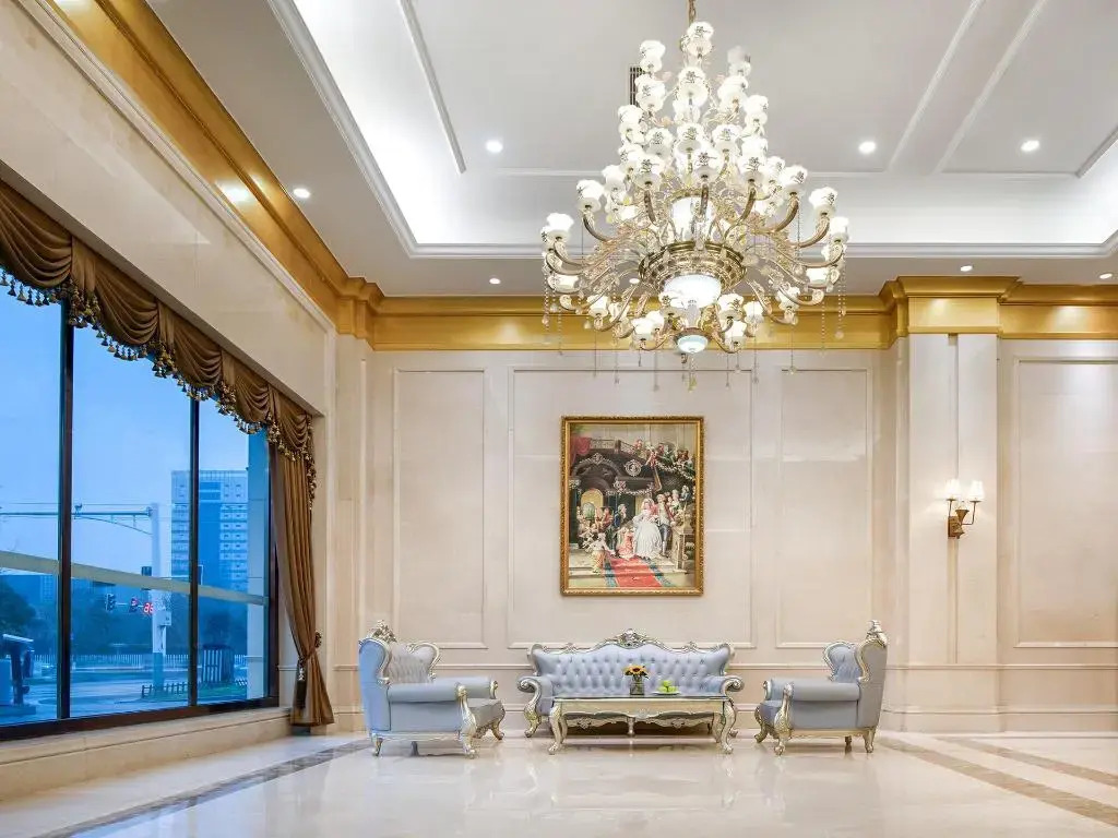 Vienna International Hotel (Nanjing Zhushan Road Metro Station)