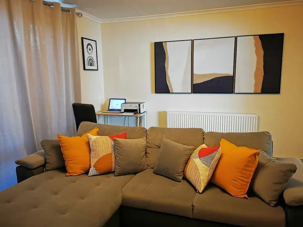 House - Sleeps up to 10 & Free Parking