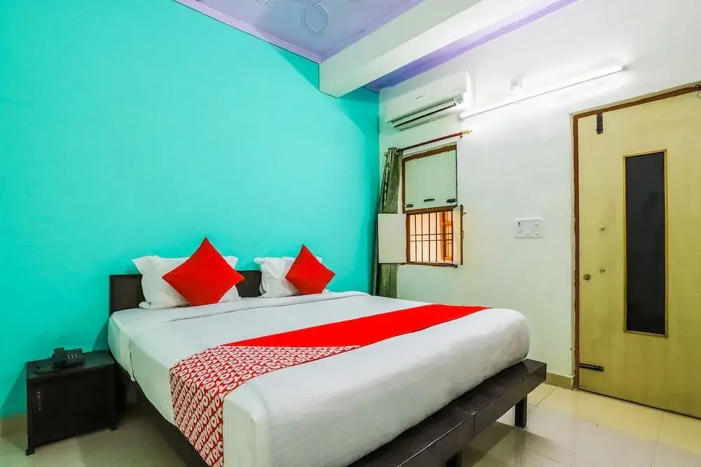OYO 37728 Raghav Residency