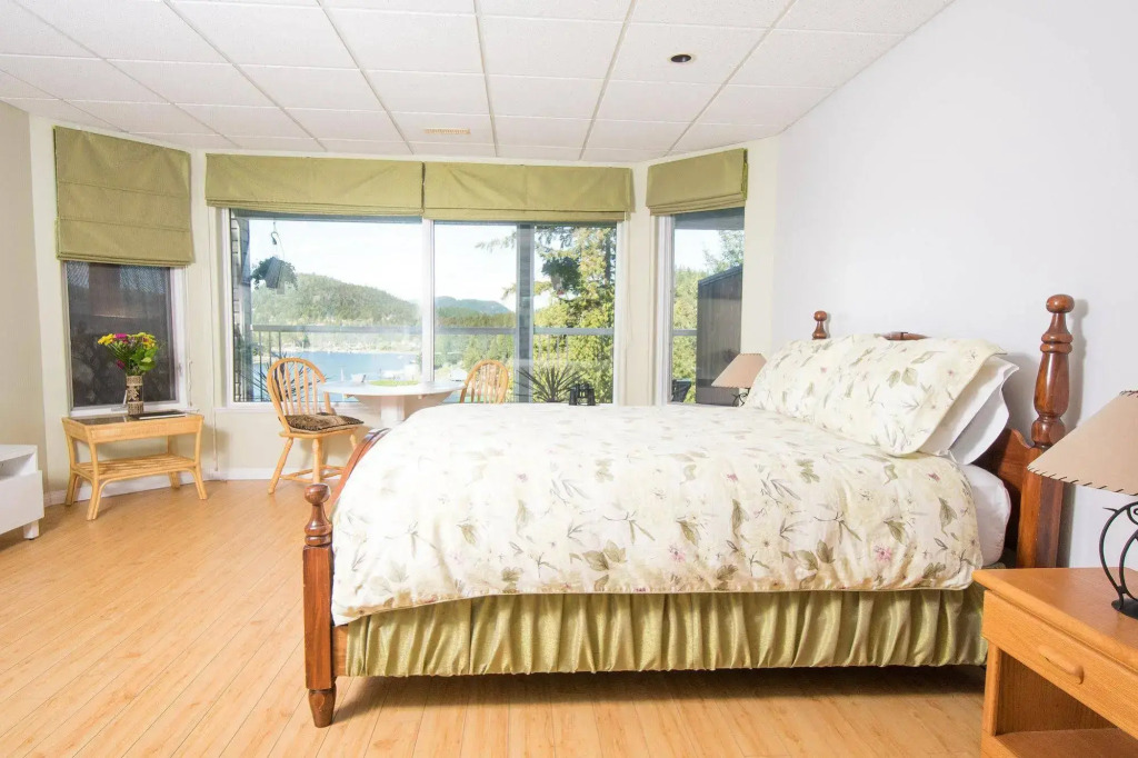 Madeira Park Oceanview Suites