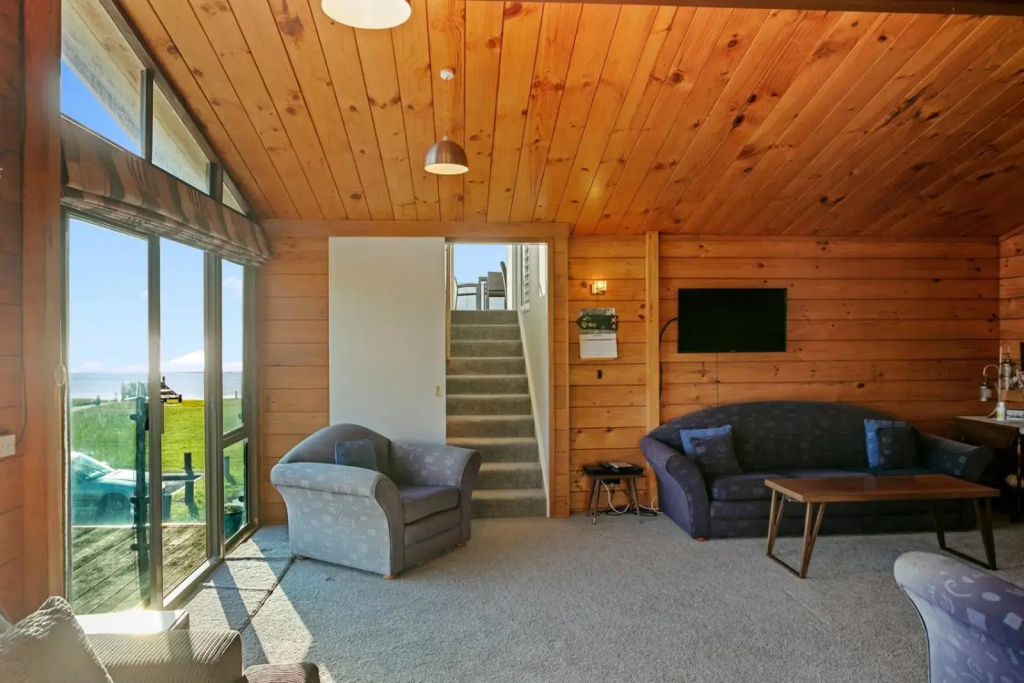 The White Haus - Waihi Beach Upstairs Holiday Unit