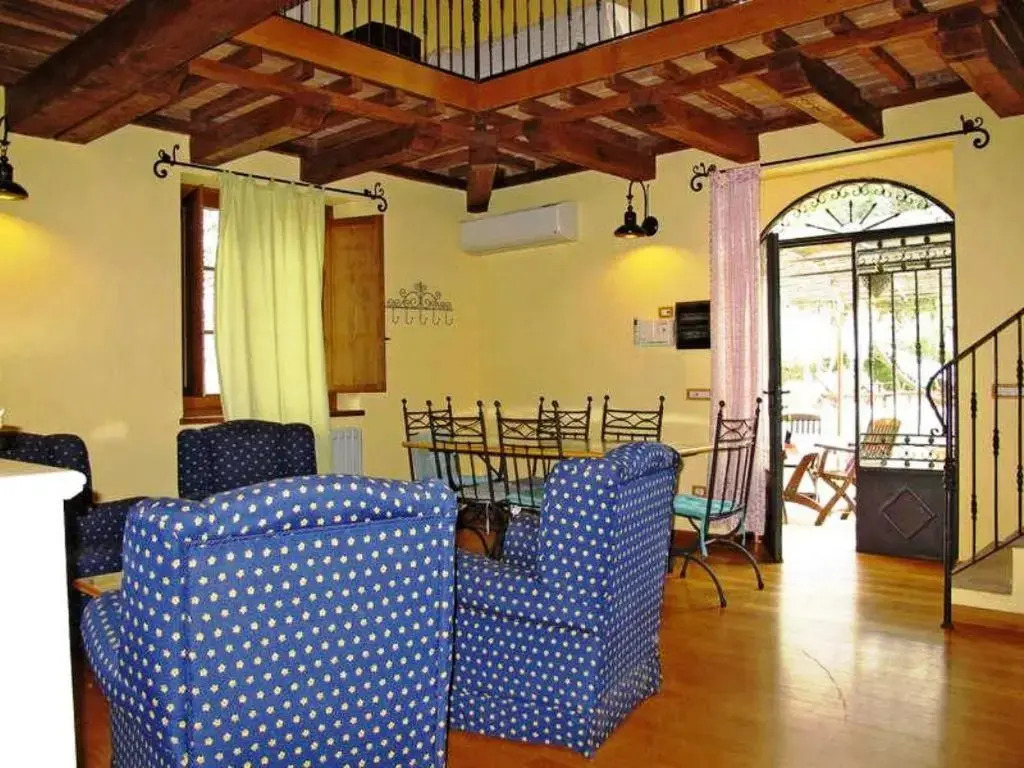 7 bedrooms villa with private pool enclosed garden and wifi at Loc Ramazzano Perugia