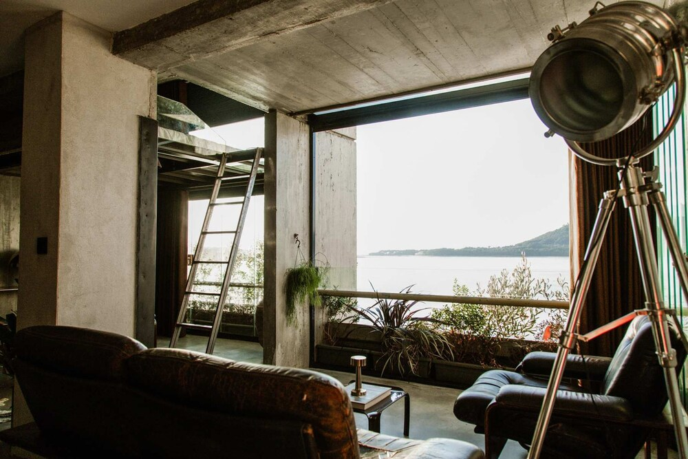 Luxury Waterfront Loft With Panoramic Views