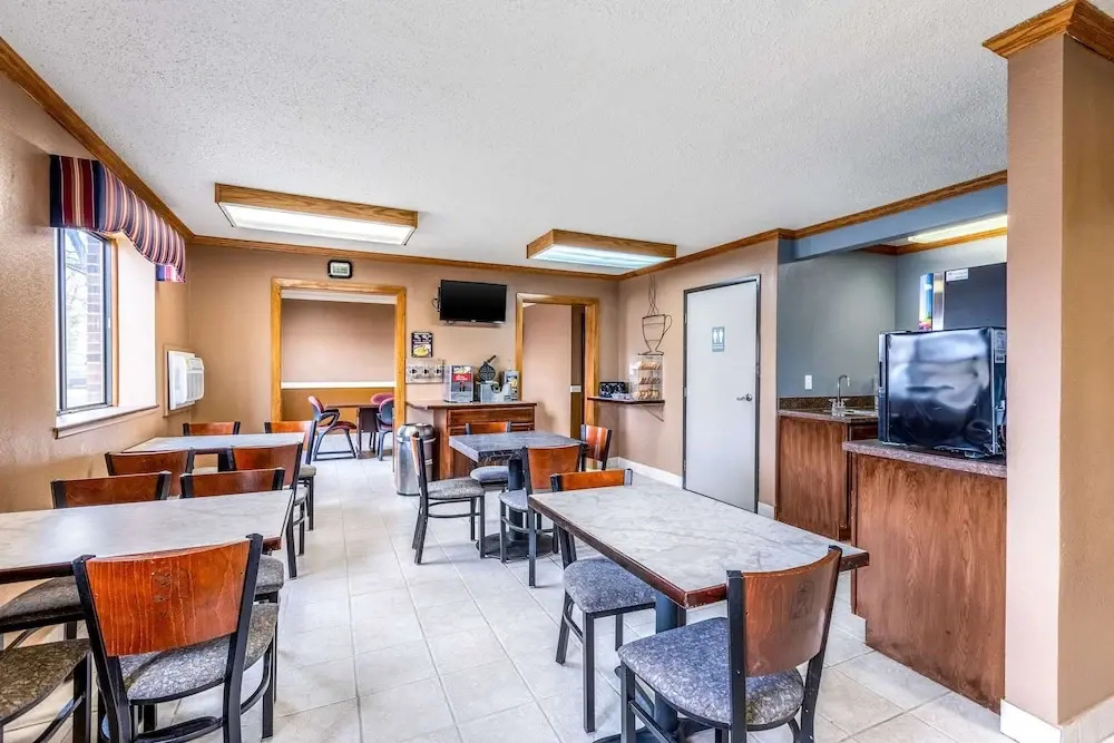 America's Inn & Suites Auburn