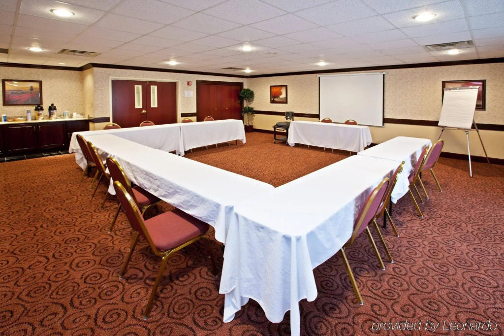 Holiday Inn Express & Suites Milford by IHG