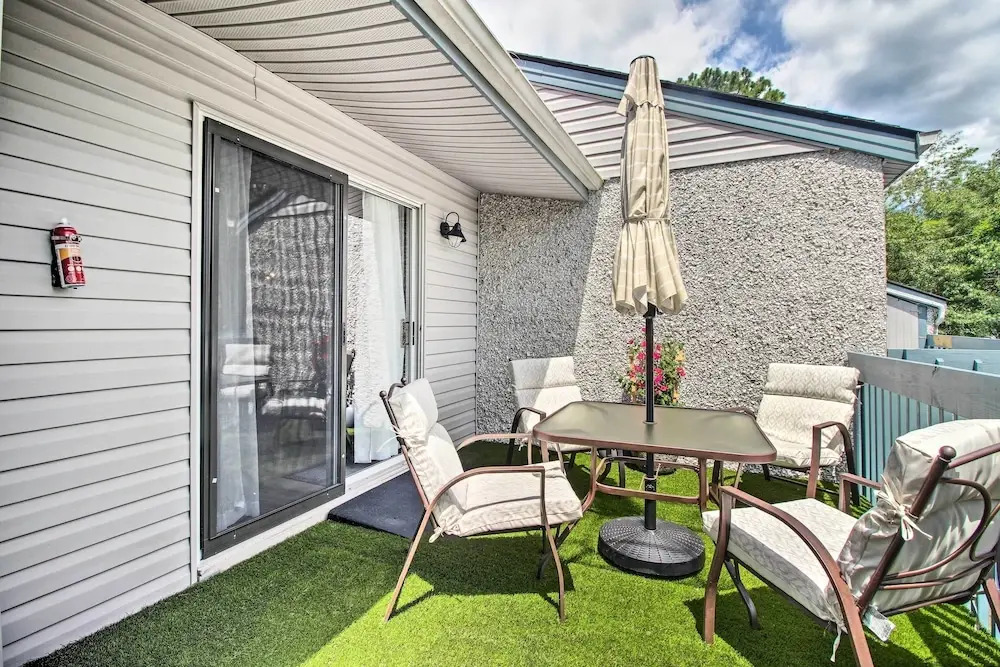 Hinesville Condo: Grill, 4 Mi to Fort Stewart