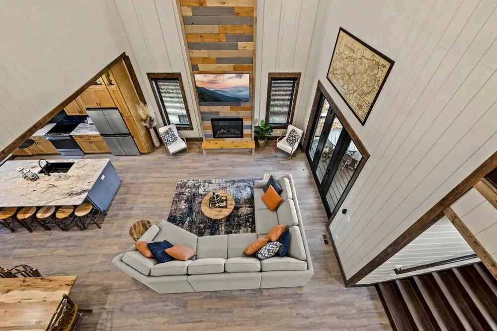 Splash Villa 6 Bedroom Home by Redawning