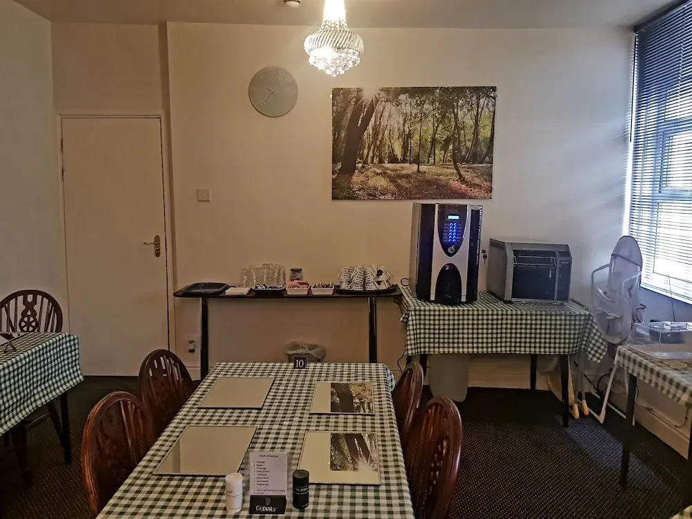 Ascot Hotel