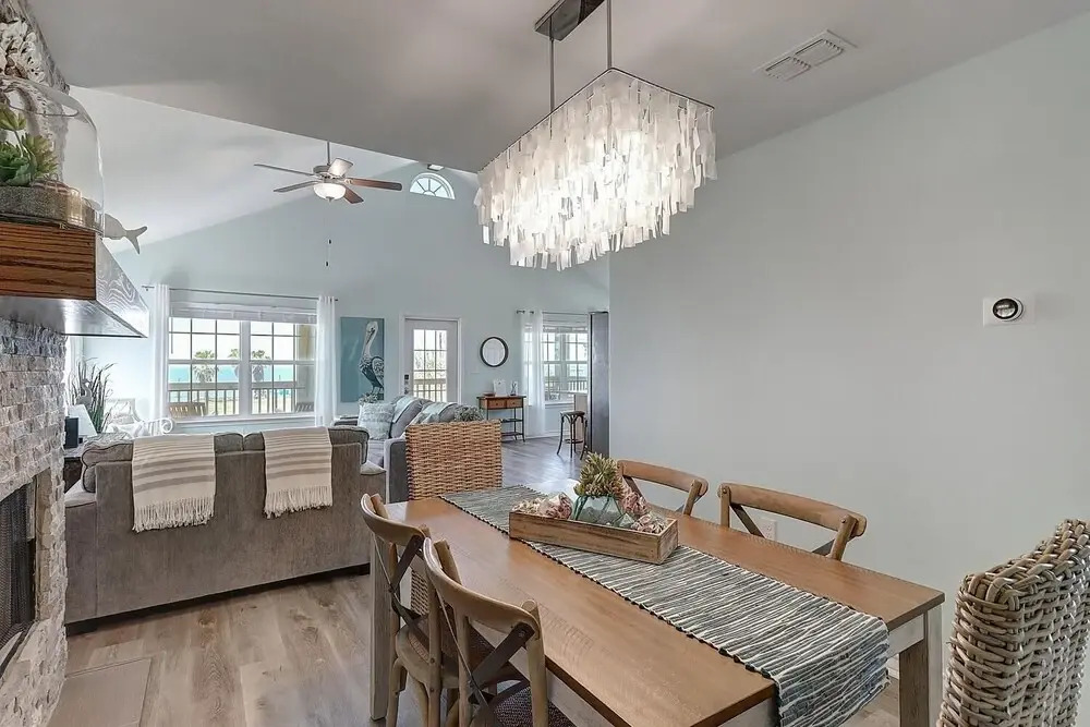 Pelican Paradise 3 Bedroom Home by Redawning
