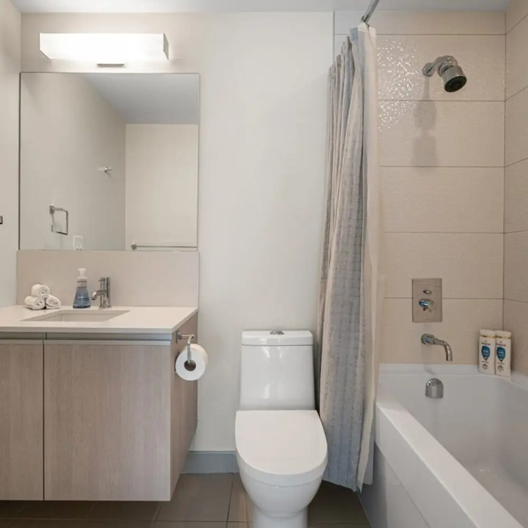 DT Upscale Corner Unit Tower Views Free Parking
