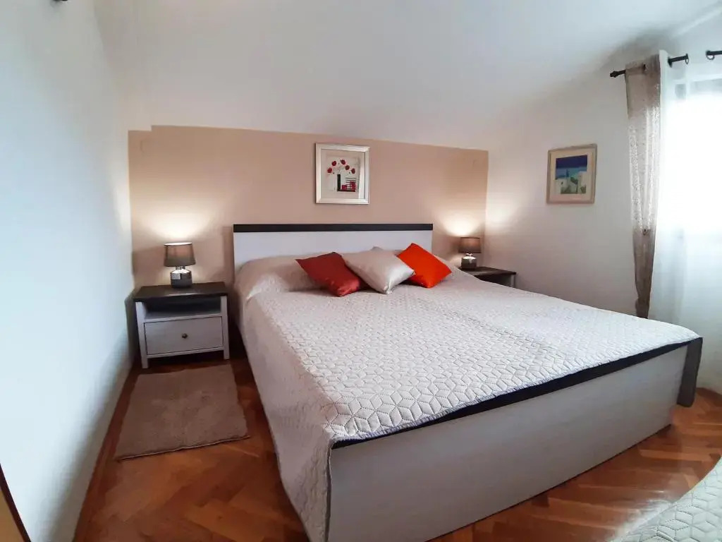 Apartments Zrinka