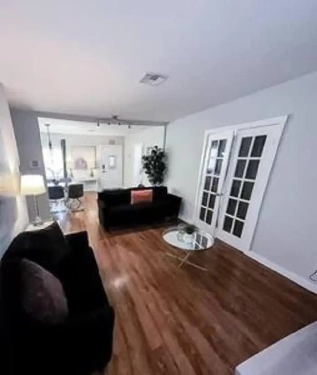 Ocean Breeze Bungalow 4BR 2BA W Pool