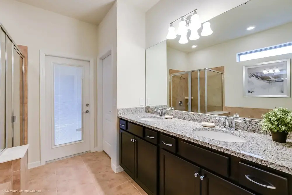 Gorgeous 8br/5ba Windsor at Westside Resort Pool Villa Mins to Disney 1662la