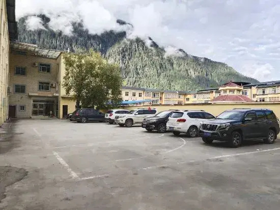 Hotels in Pomigzhi