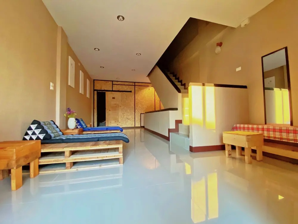 1314c Home at Sat. Night Market Near Airport and Old City / Free Pick up