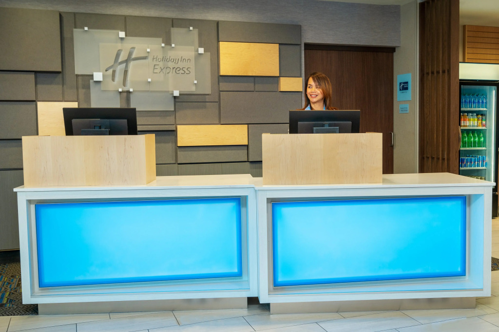 Holiday Inn Express & Suites Las Vegas - E Tropicana by IHG