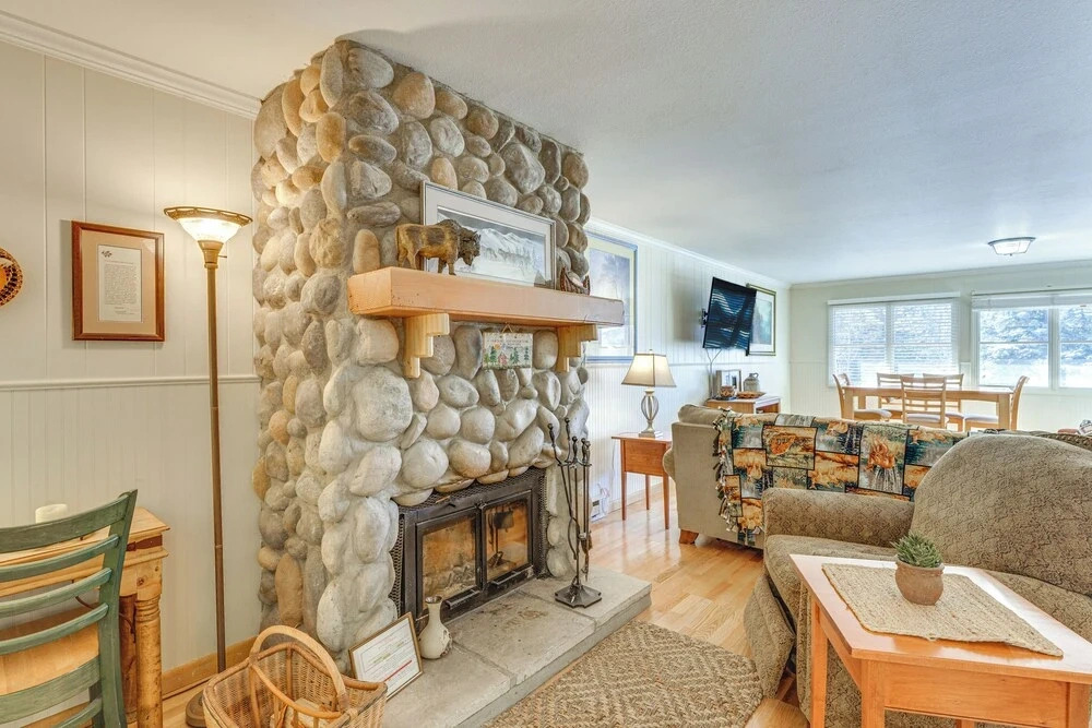Main Street Red River Condo w/ Fireplace & Views!