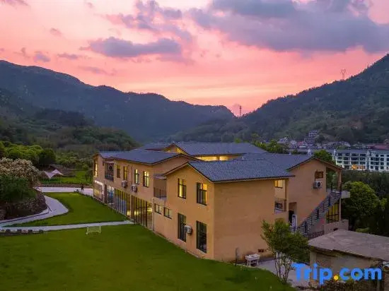 Yincaolu Zuoqin Youshu Homestay (Yuping Ancient Village Branch)