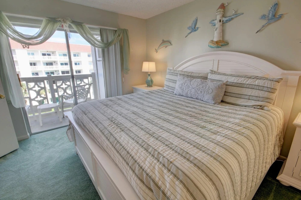 452 El Matador 2 Bedroom Condo by RedAwning
