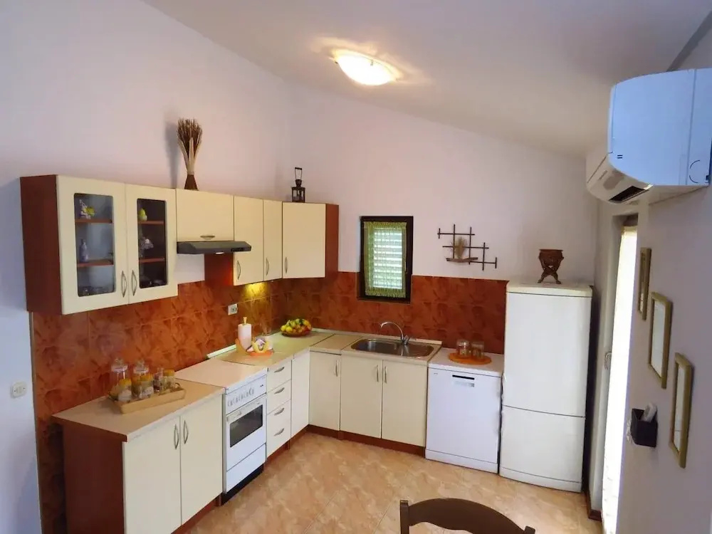 Holiday House With sea View, Outdoor Pool and Free Private Parking