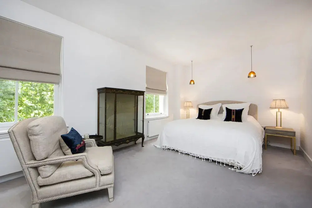 Beautifully Furnished 3 Bedroom, 2 Bath Maisonette With Balcony in Bayswater