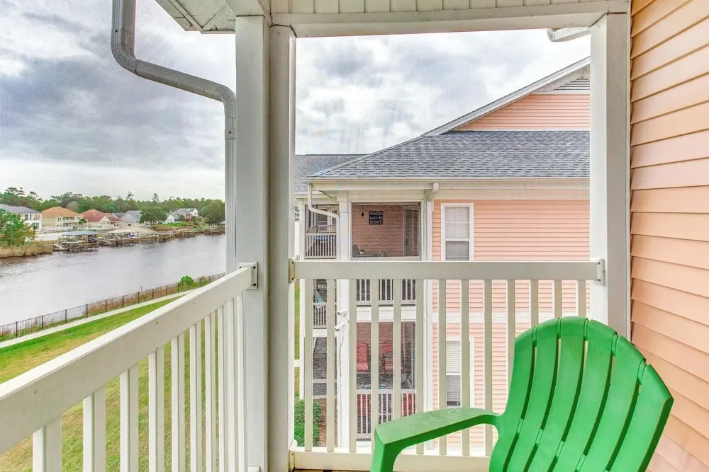 Myrtle Beach Waterfront Condo: 5 Mi to Boardwalk!