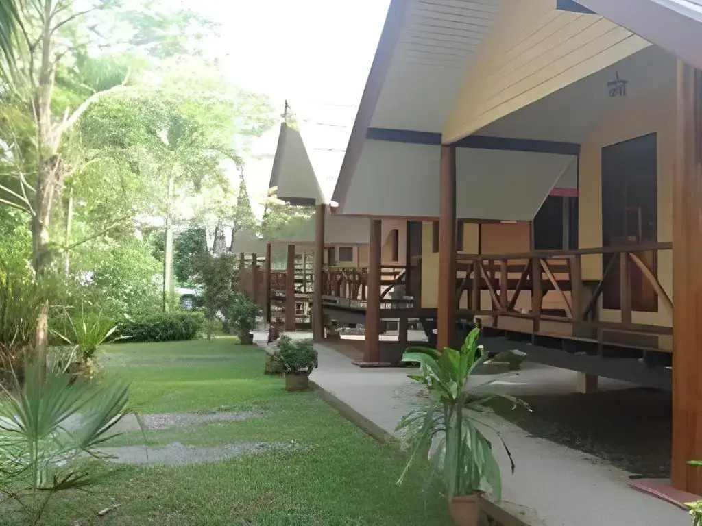 Baan Tai Rom Yen Resort