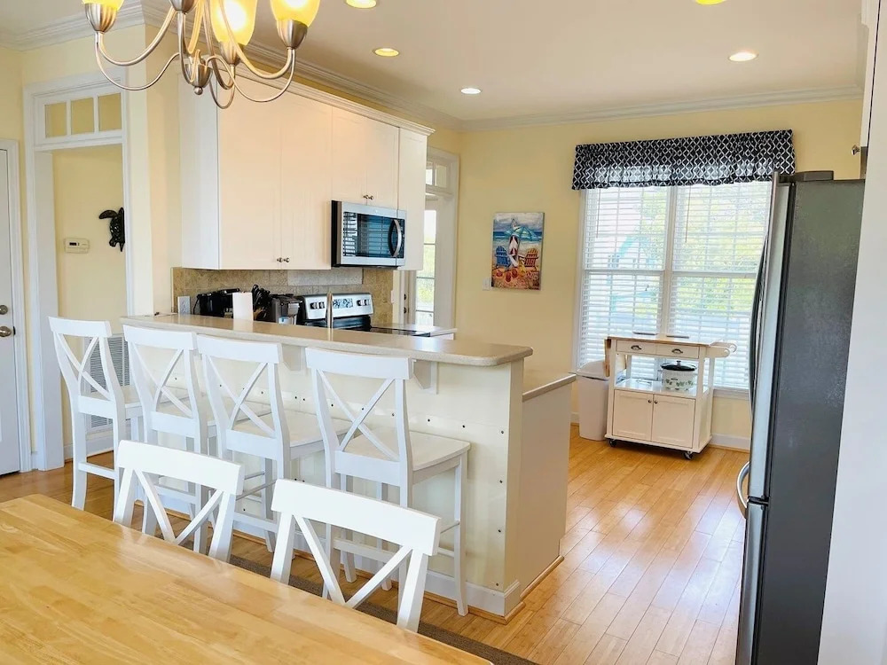Angling Inn 4 Bedroom Home by RedAwning