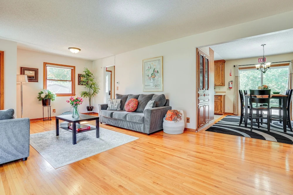 Spacious Cottage Grove Haven Near Downtown St Paul