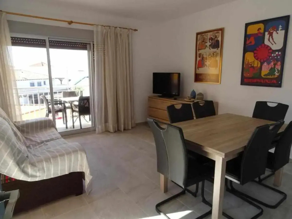 APARTAMENTOS EL SOL-Apartamento reformado a 20 metros del mar.